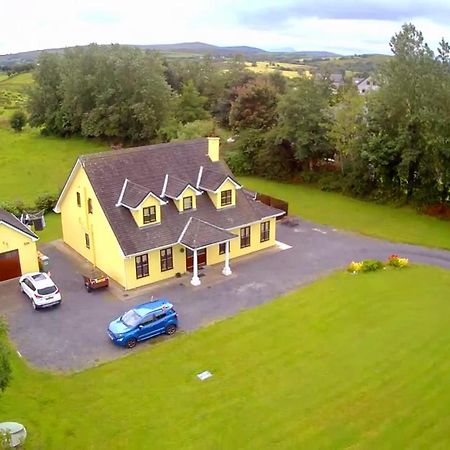 Yellow House Westport Bagian luar foto