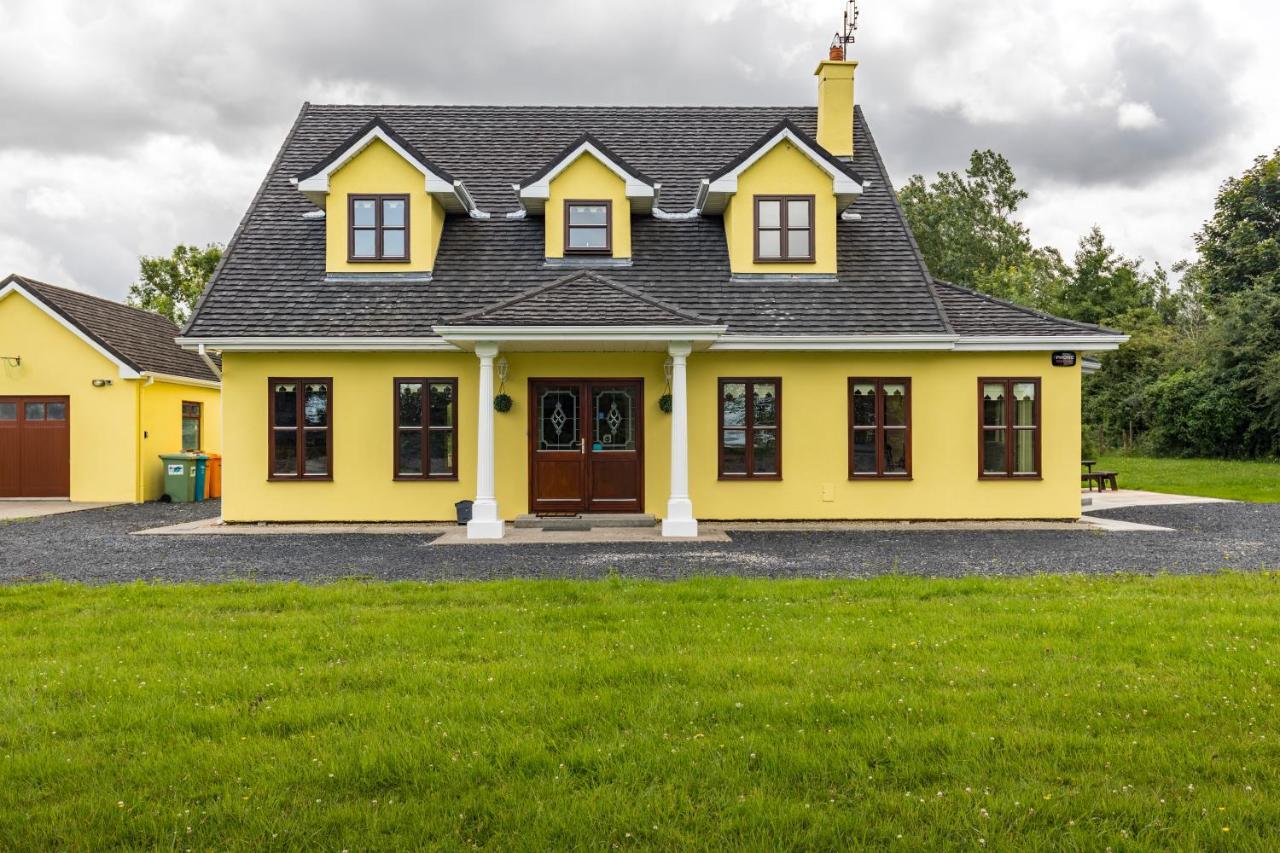Yellow House Westport Bagian luar foto
